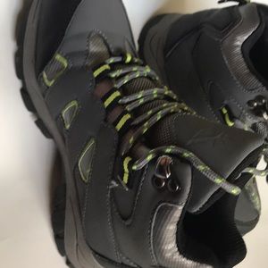 EUC hiking boot deer-stag gray and green